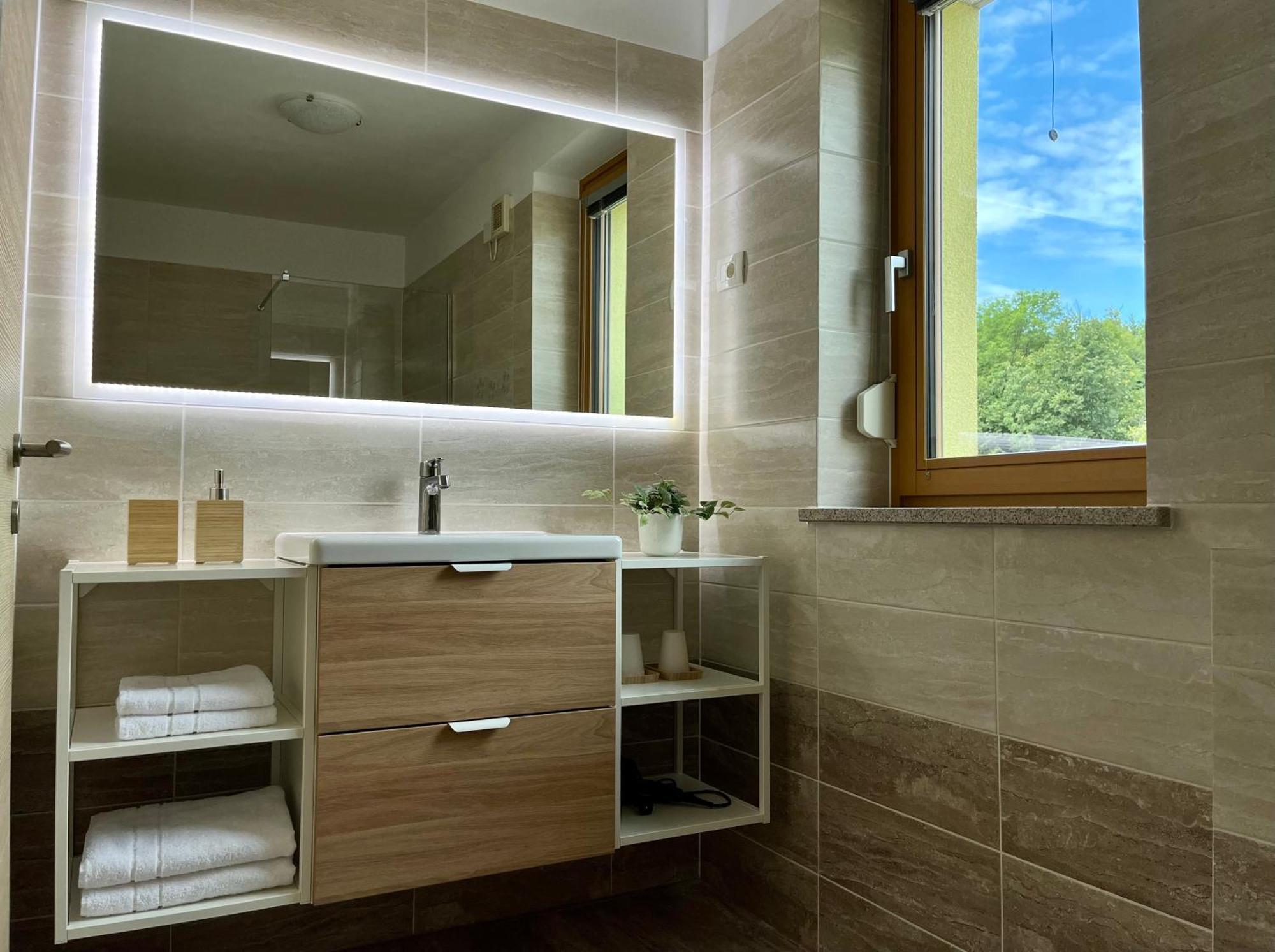 Cozy & Chic - Apartment With A Private Patio Kobarid Exteriér fotografie
