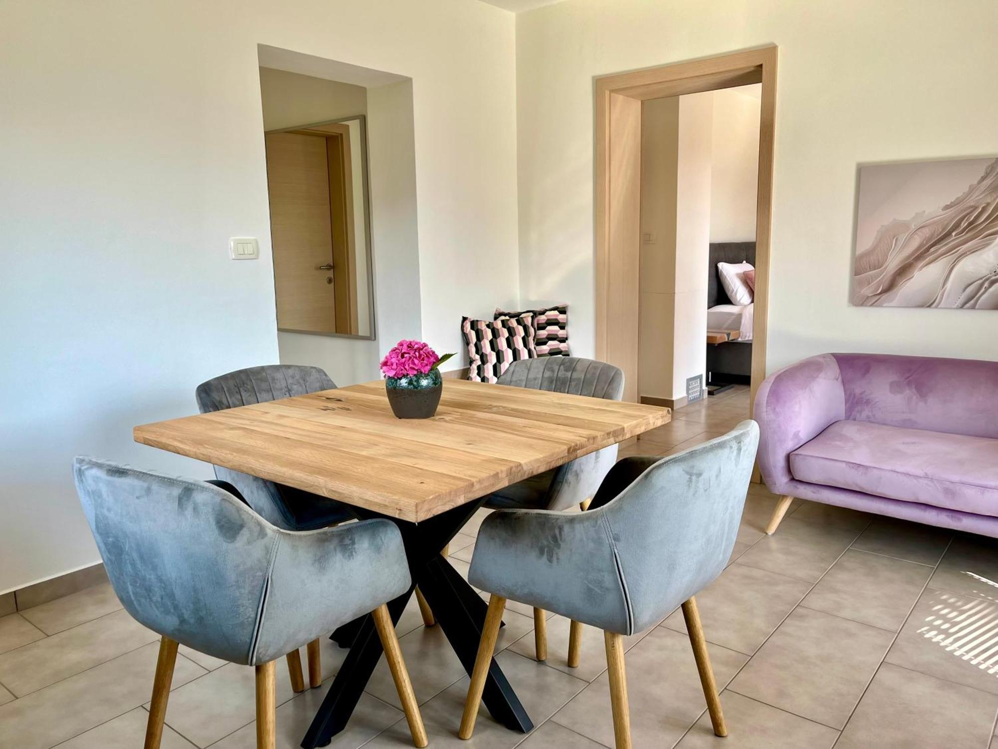 Cozy & Chic - Apartment With A Private Patio Kobarid Exteriér fotografie